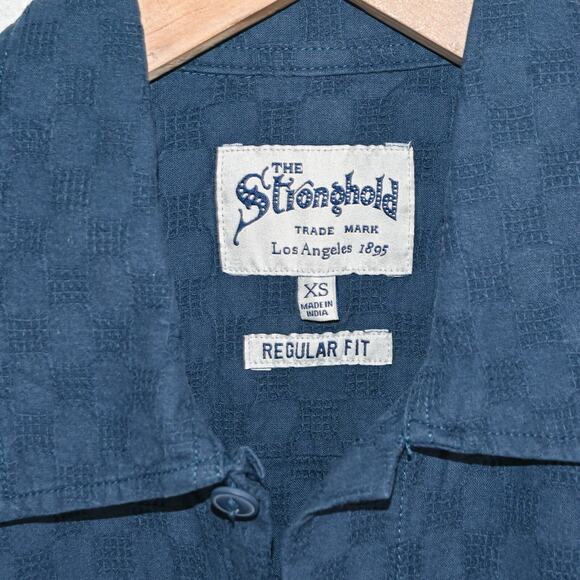 The Stronghold Men's Button up Shirt Blue Textured Cotton size XS Reg NWT - Picture 4 of 8